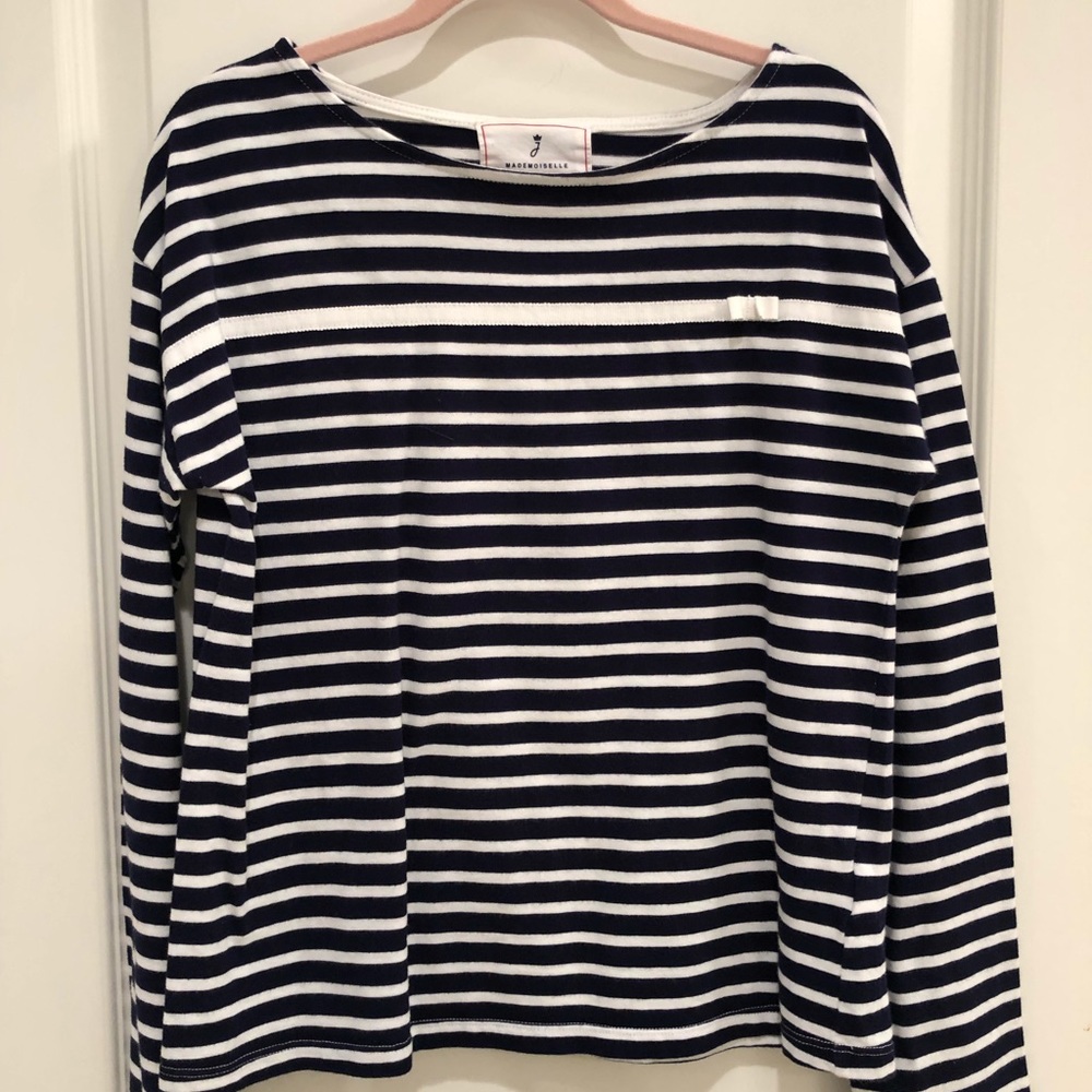 Beautiful long sleeves striped shirts.